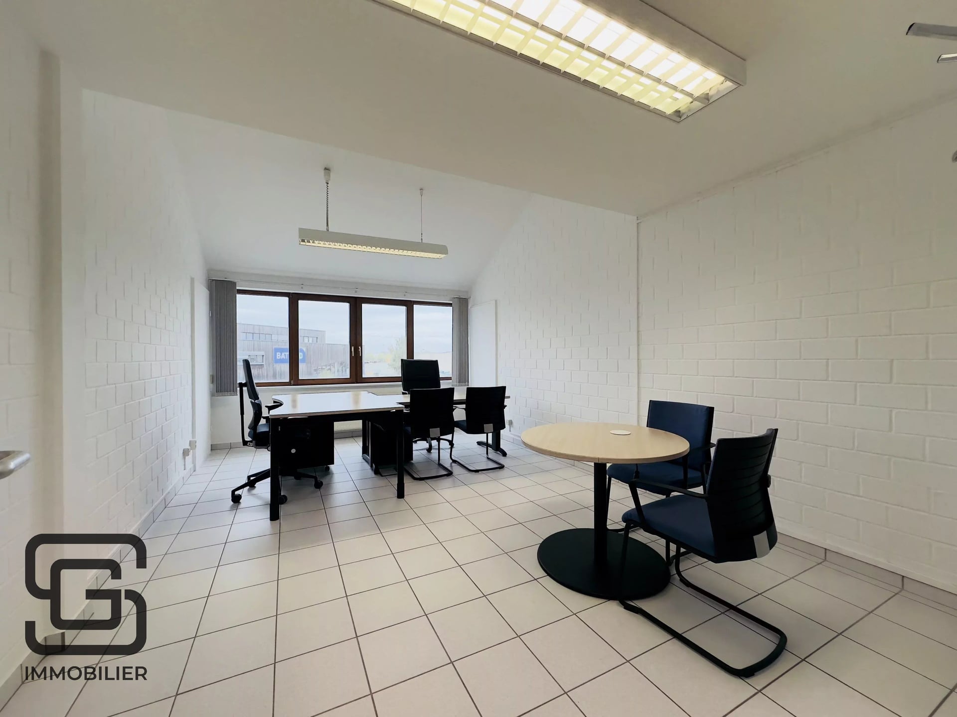 1-unit Office for rent in Strassen