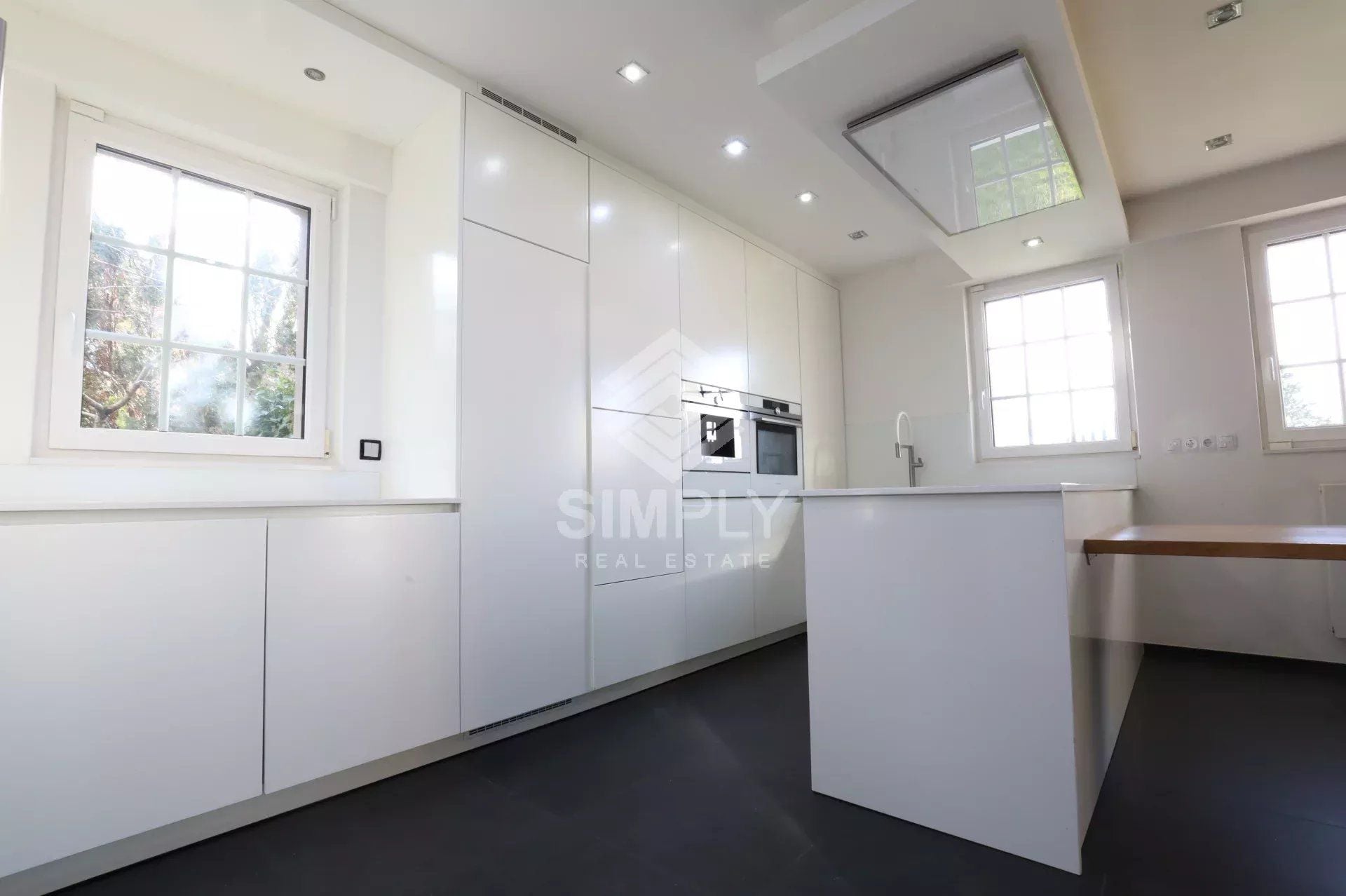 4-bedroom House for sale in Ehlerange