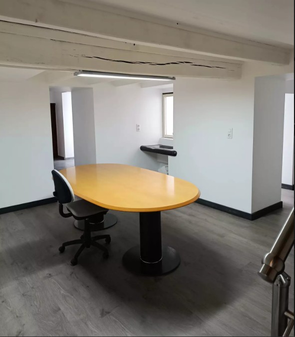 Office for rent in Perlé