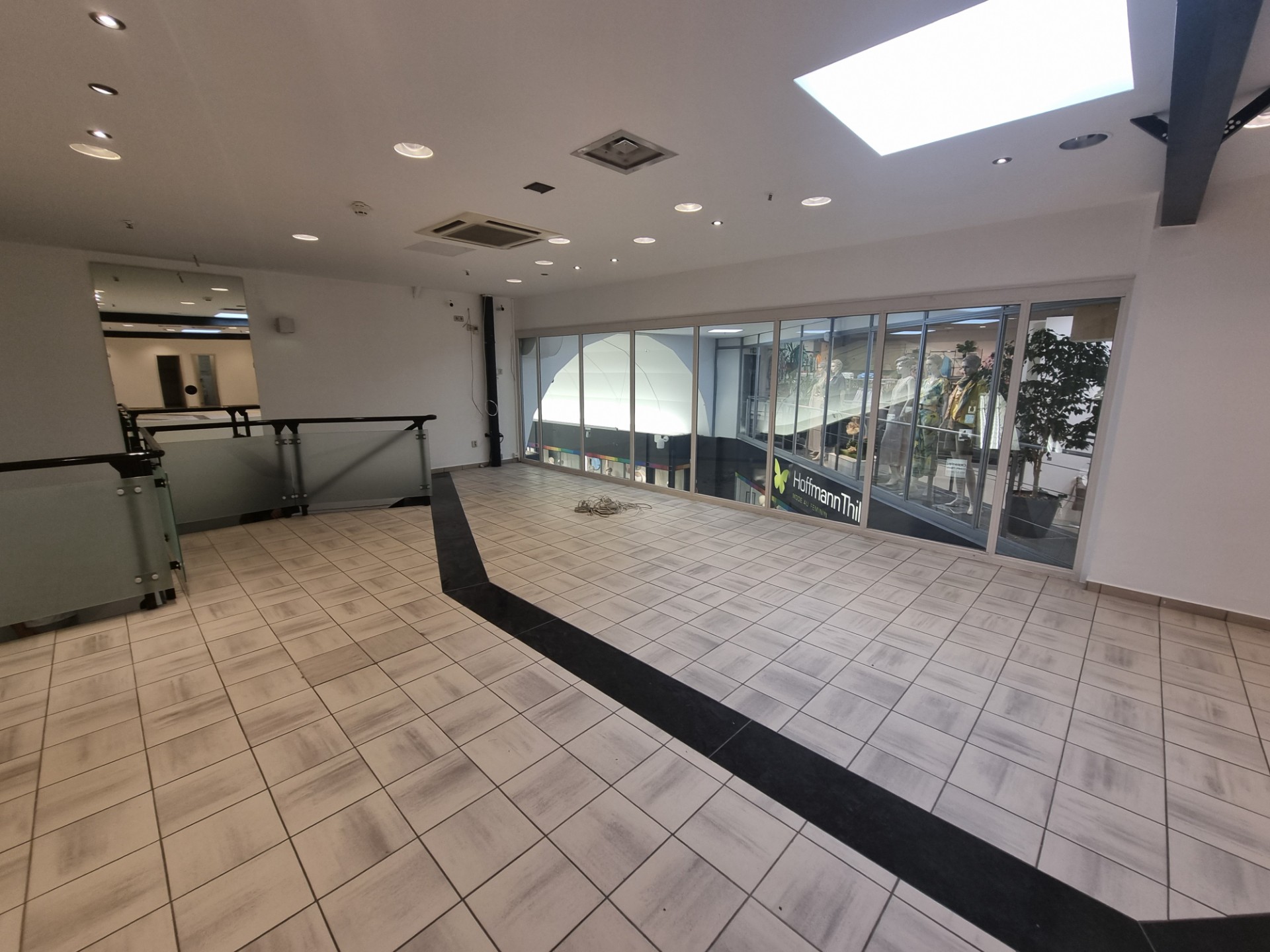 Commerce en location à Luxembourg-Beggen