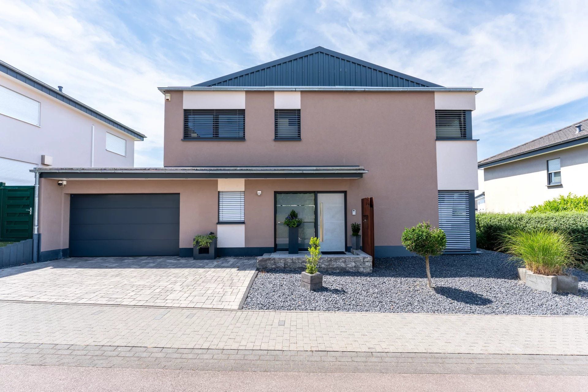 3-bedroom Detached house for sale in Perl
