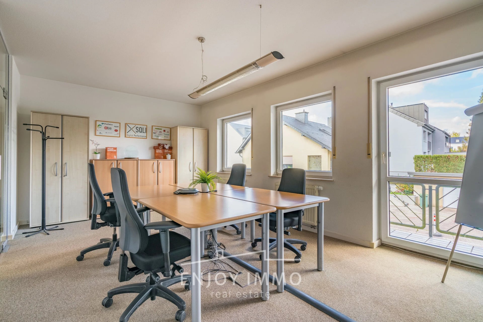 4-Einheit-Büro zum Verkauf in Strassen