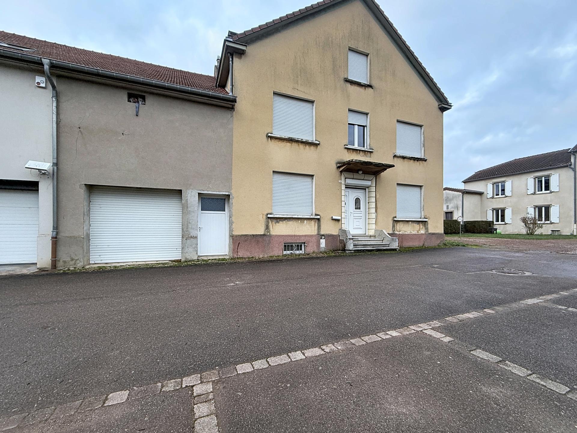 6-bedroom House for sale in Fixem