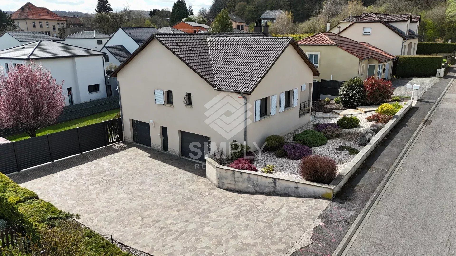 5-bedroom House for sale in Russange